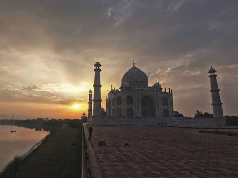Taj Mahal Sunrise Tour from Delhi by Car